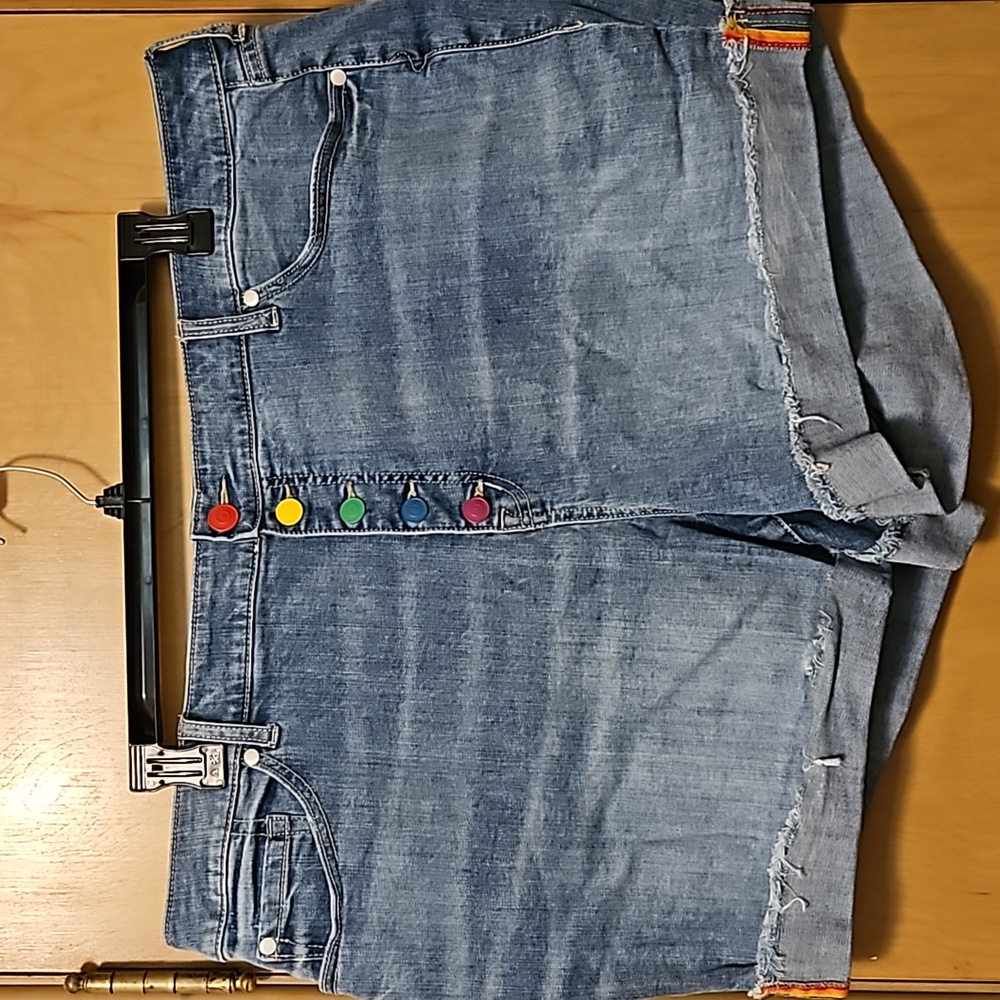 Torrid Jean Shorts 24 (Pride) - Picture 3 of 7